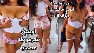 نيك مصري شرموطة بتتساحل وهو بيلعب في بزازها ويفرك حلماتها لغاية ما طارت من النشوة وعايزة الزب يخترق كسها