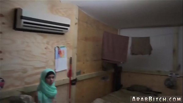 Gadis Arab Kecil Dan Kakak Tiri Teman Mainnya Ngewe Di Depan Teman Sekaligus Mantan Pacarnya