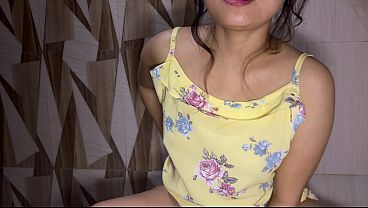 Tiap Hari, Gadis India Montok Ini Sibuk Bersihin Memek Dan Pipis, Bikin Pengen Liat Terus.