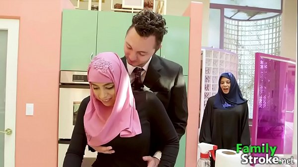 Keluarga Stroke – Anak Tiri Arab Ngacengin Kontol Kakak Tirinya