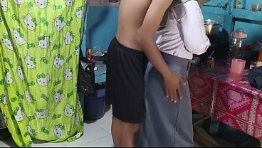Ngentot Adik Ipar Di Dapur, Pas Lagi Siap-siap Berangkat Sekolah, Makin Panas.