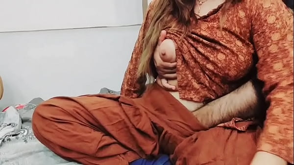 Ibu Tiri Pakistan Nunggingin Suami Cuckold Sambil Potong Sayur, Suara Hindi Panas Bikin Makin Liar.
