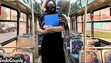 Istri Muslim Pulang Kampus Naik Bus, Disetubuhi Orang Asing Sambil Jilbabnya Disobek