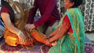 Ibu Dan Anaknya Digilir Simpanan Dalam Threesome Desi Yang Panas.