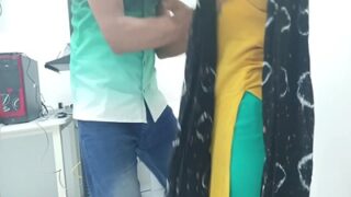 Video Mesum Di Kantor, Si Cowok Ngewein Bini Abangnya Yang Pelacur.