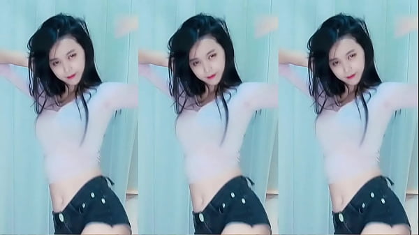Gái Tàu Khỏa Thân Nhảy Múa Trên Mái Nhà đang Bốc Lửa
