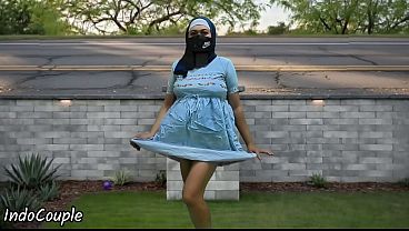 Cewek Jilbab Lagi Lari Pagi Di Tempat Umum, Ngasih Blowjob Demi Duit.