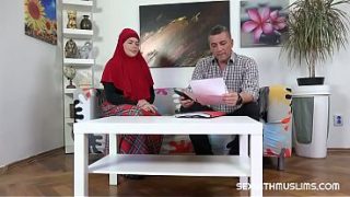 Cewek Hijab Merah Nakal Ini Doyan Banget Ama Kontol Keras Yang Ngeganjel Dalam
