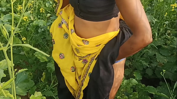 Mamta Ke Sarson Ke Khet Mein Pati Ne Mauka Dekh Kar Kamaal Ka Chodda, Khuli Hawa Mein Garam Awaaz.