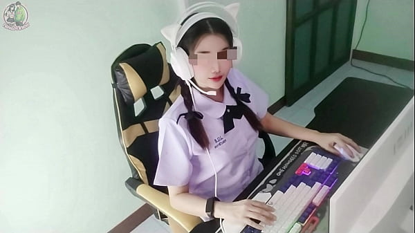 นักเรียนสาวไทยโดนรุ่นพี่จับเย็ดหน้าคอม เสียงครางลั่นบ้าน เสียงไทยชัด 4k