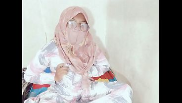 Tante Seksi Indonesia Bikin Heboh, Colmek Pake Botol Bikin Ngilu Nikmat.