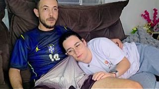 Kakak Tiri Digoda Adik Tiri Sambil Nonton Timnas Brasil, Makin Panas!