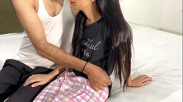 Ngentot Memek Sempit Cewek Desi Sama Kontol Gede Om-om, Video Panas Cewek Kampung Desi