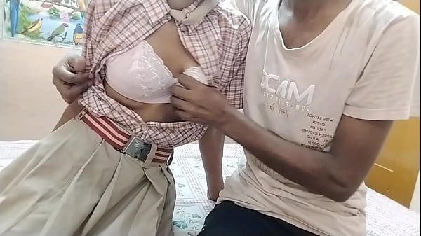 Desi Cewek India Imut Pake Seragam Sekolah, Siap Digoyang