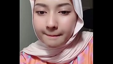 Nonton Live Jilbab Basah Kena Gerakan Hot, Bikin Makin Pengen