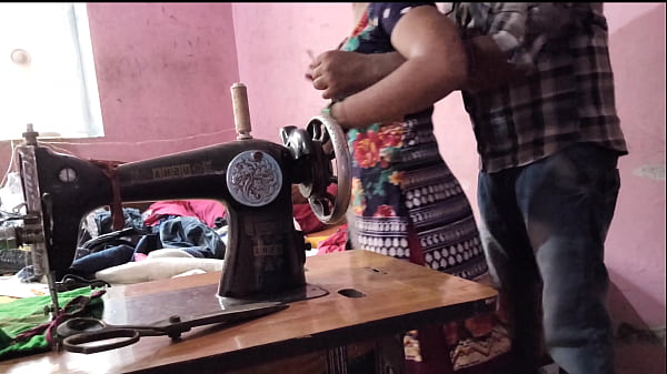 Desi Bhabhi Lagi Jahit, Tiba-tiba Om Tegang Dan Langsung Ngewe